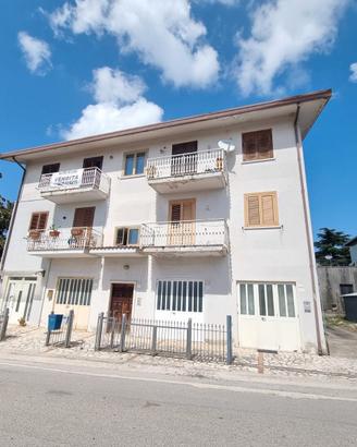 3 vani e wc con deposito, garage e corte comune