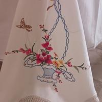 grande tovaglia ricamata  vintage