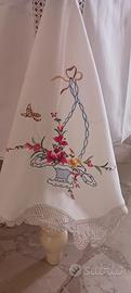 grande tovaglia ricamata  vintage