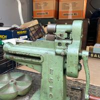 Calzolaio Taglia cuoio e gomma