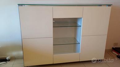 Credenza bianca, con top in vetro