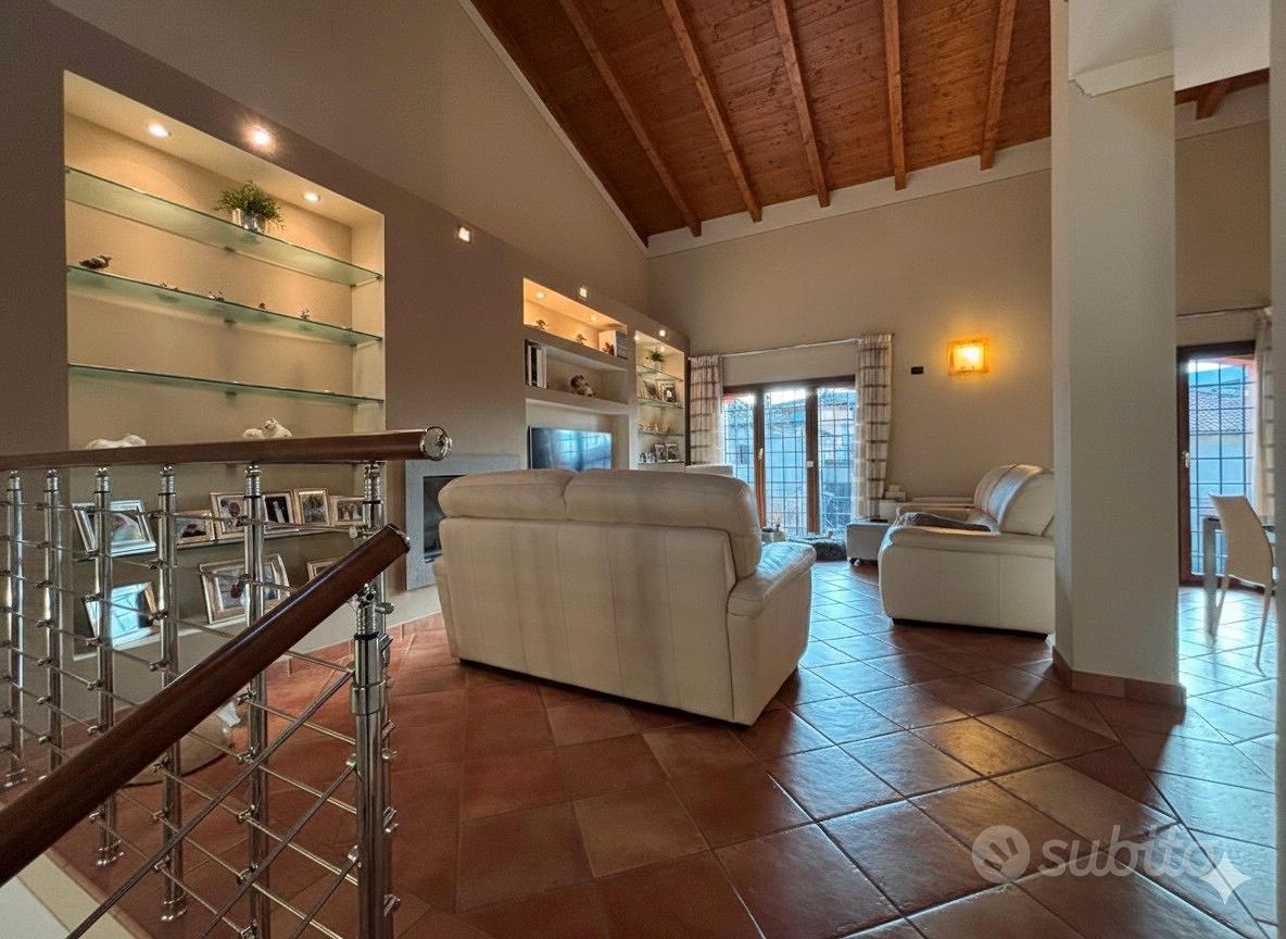 Villa rustica con ingresso e giardino privato