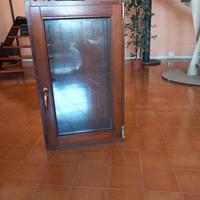 Finestra in legno con sportellone o con persiana
