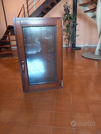 Finestra in legno con sportellone o con persiana