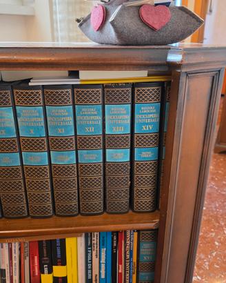 Libreria in legno per studio, ingresso.