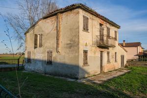 Rustico + lotto edificabile e terreno