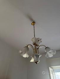 Lampadario vintage finemente decorato