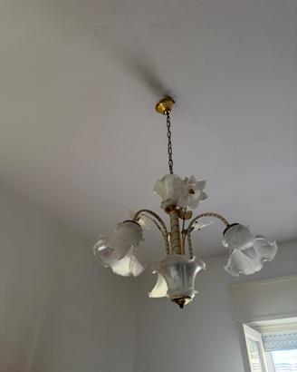 Lampadario vintage finemente decorato