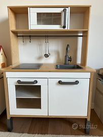 cucina ikea con accessori e giochi