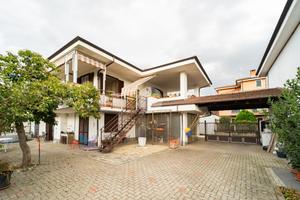 CASA SEMINDIPENDENTE A BRA
