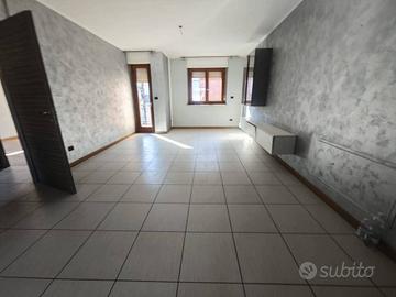 Appartamento di 95 m² con 4 locali e box auto a As