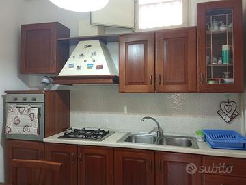 Cucina completa + elettrodomestici, tavolo e sedie