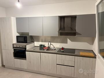 Cucina moderna senza elettrodomestici