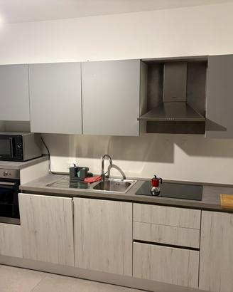 Cucina moderna senza elettrodomestici