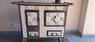Stufa a legna in maiolica