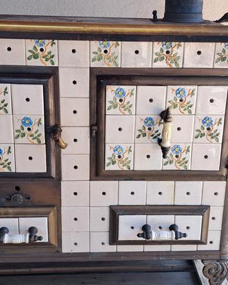 Stufa a legna in maiolica