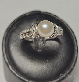 anello oro bianco con diamanti e perla naturale 