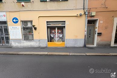 NEGOZIO A GENOVA