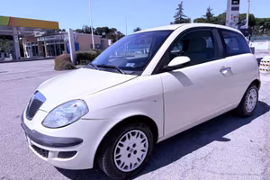 Lancia Ypsilon 1.2 benzina Ok neopatentati