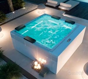 Mini-piscina 5/6 e 6/7 posti idromassaggio usata