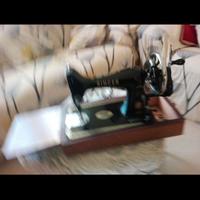 Antica singer a manovella funzionante