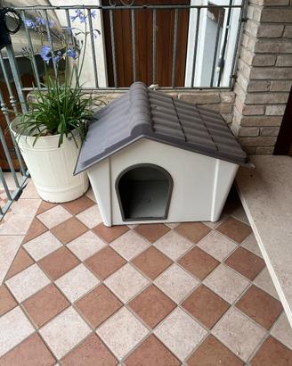 Cuccia in plastica per cane taglia medio-piccola