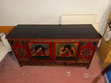 Credenza in stile tibetano
