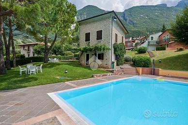 2 LOCALI A MALCESINE
