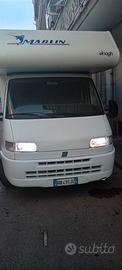 Camper mansardato con letto matrimoniale in coda 