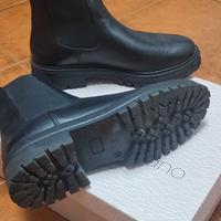 stivaletto nero in pelle 