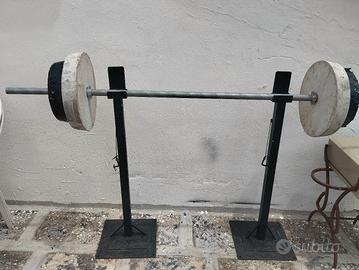 Rack per sollevare pesi.