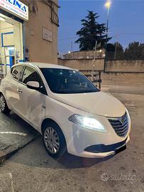 Ypsilon 1.2 69 CV 5 porte GPL Ecochic Silver
