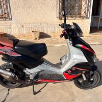 Aprilia sr 50 2011