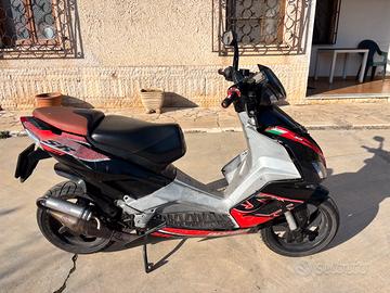 Aprilia sr 50 2011