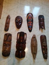 Lotto di 8 maschere africane ornamentali in legno