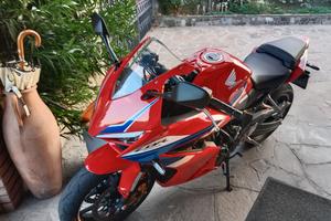 Honda CBR 650 r
