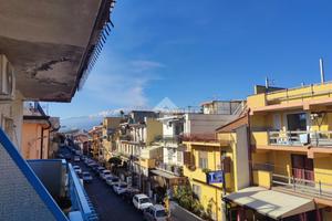 4 LOCALI A GIARDINI NAXOS