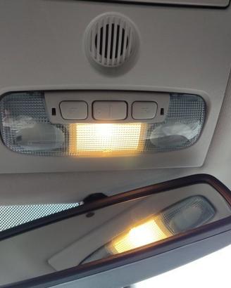 Plafoniera anteriore FORD KUGA del 2010