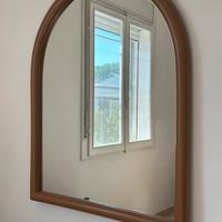 Specchio arcuato in legno massiccio