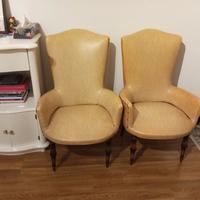 Due poltroncine beige 