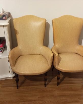 Due poltroncine beige 