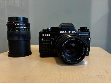 Praktica B200 con obbiettivi