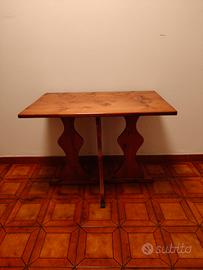 Tavolino in legno fatto a mano