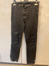Pantaloni slim in vera pelle elasticizzata nero
