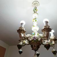 Lampadario in ceramica di Capodimonte