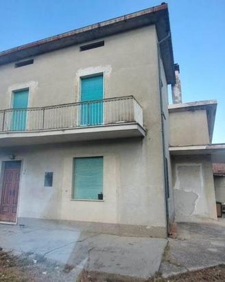 Casa indipendente di 206 m² con più di 5 locali e 