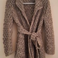 Cappotto in misto lana, confezionato ai ferri.