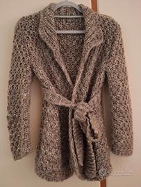 Cappotto in misto lana, confezionato ai ferri.