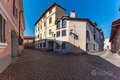 2 LOCALI A ARESE
