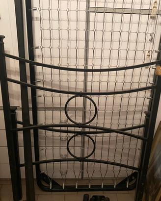 Letto di metallo singolo